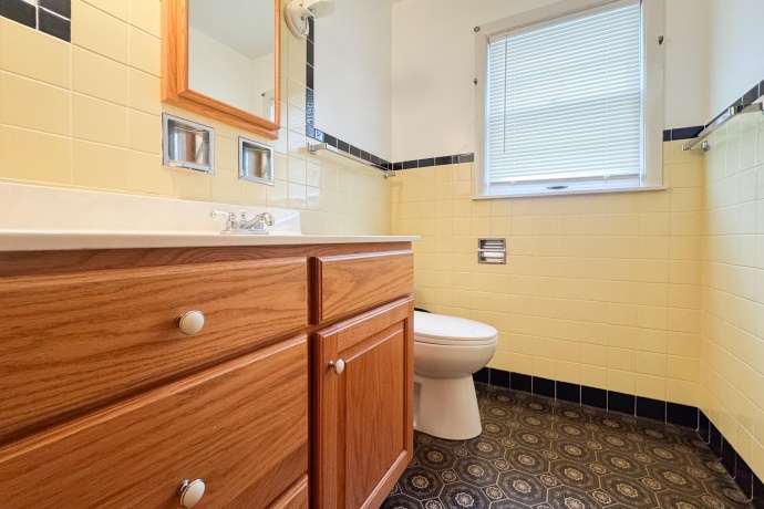 321 London, ROCKFORD, Illinois 61107, 3 Bedrooms Bedrooms, ,1 BathroomBathrooms,House,For Sale,London,202604080