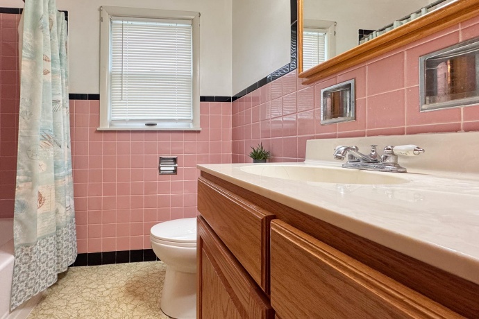 321 London, ROCKFORD, Illinois 61107, 3 Bedrooms Bedrooms, ,1 BathroomBathrooms,House,For Sale,London,202604080
