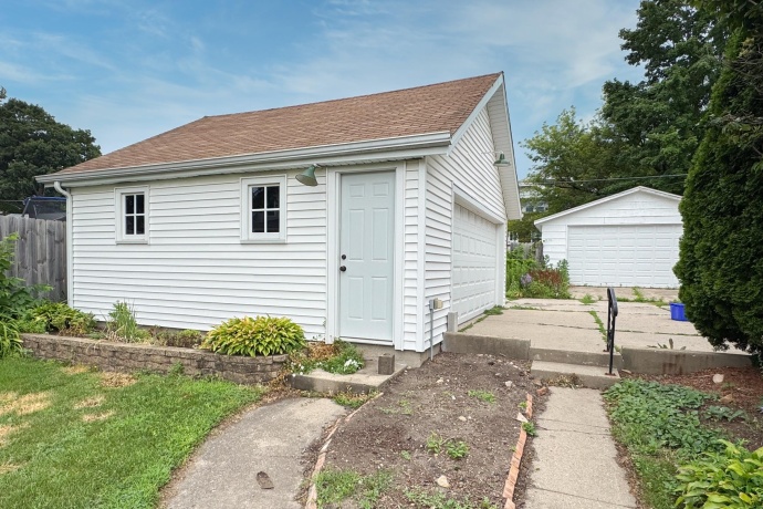 321 London, ROCKFORD, Illinois 61107, 3 Bedrooms Bedrooms, ,1 BathroomBathrooms,House,For Sale,London,202604080