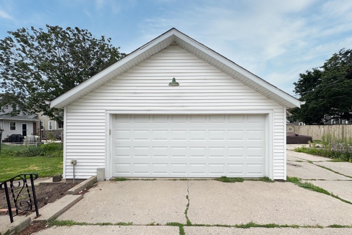 321 London, ROCKFORD, Illinois 61107, 3 Bedrooms Bedrooms, ,1 BathroomBathrooms,House,For Sale,London,202604080