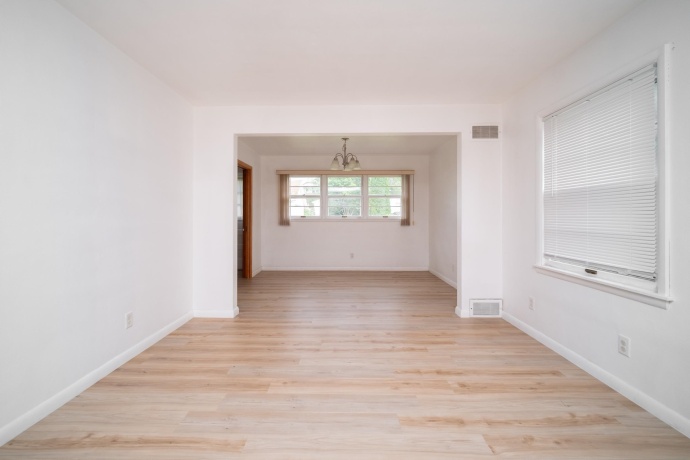 321 London, ROCKFORD, Illinois 61107, 3 Bedrooms Bedrooms, ,1 BathroomBathrooms,House,For Sale,London,202604080