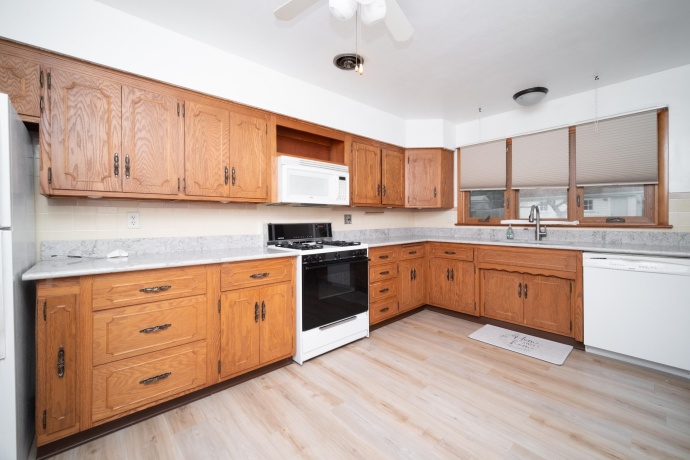321 London, ROCKFORD, Illinois 61107, 3 Bedrooms Bedrooms, ,1 BathroomBathrooms,House,For Sale,London,202604080