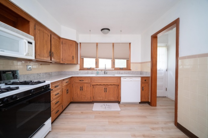 321 London, ROCKFORD, Illinois 61107, 3 Bedrooms Bedrooms, ,1 BathroomBathrooms,House,For Sale,London,202604080