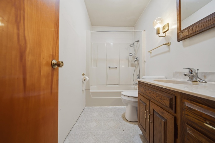 1009 Chicago, DIXON, Illinois 61021, 3 Bedrooms Bedrooms, ,1 BathroomBathrooms,House,For Sale,Chicago,202604119