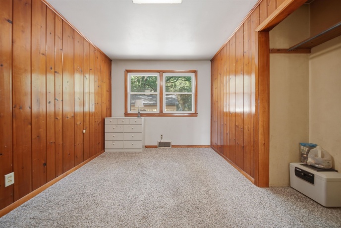 1009 Chicago, DIXON, Illinois 61021, 3 Bedrooms Bedrooms, ,1 BathroomBathrooms,House,For Sale,Chicago,202604119