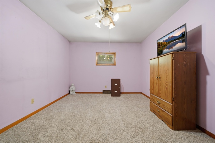 1009 Chicago, DIXON, Illinois 61021, 3 Bedrooms Bedrooms, ,1 BathroomBathrooms,House,For Sale,Chicago,202604119