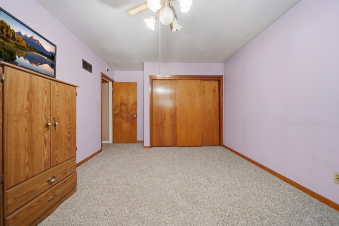 1009 Chicago, DIXON, Illinois 61021, 3 Bedrooms Bedrooms, ,1 BathroomBathrooms,House,For Sale,Chicago,202604119