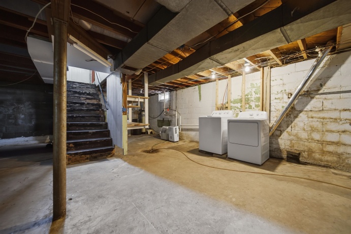 1009 Chicago, DIXON, Illinois 61021, 3 Bedrooms Bedrooms, ,1 BathroomBathrooms,House,For Sale,Chicago,202604119