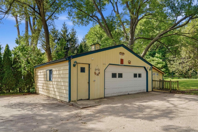1009 Chicago, DIXON, Illinois 61021, 3 Bedrooms Bedrooms, ,1 BathroomBathrooms,House,For Sale,Chicago,202604119