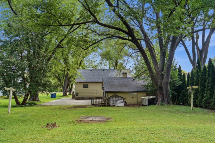 1009 Chicago, DIXON, Illinois 61021, 3 Bedrooms Bedrooms, ,1 BathroomBathrooms,House,For Sale,Chicago,202604119