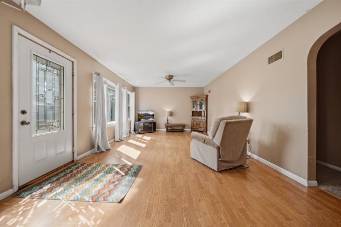 1009 Chicago, DIXON, Illinois 61021, 3 Bedrooms Bedrooms, ,1 BathroomBathrooms,House,For Sale,Chicago,202604119