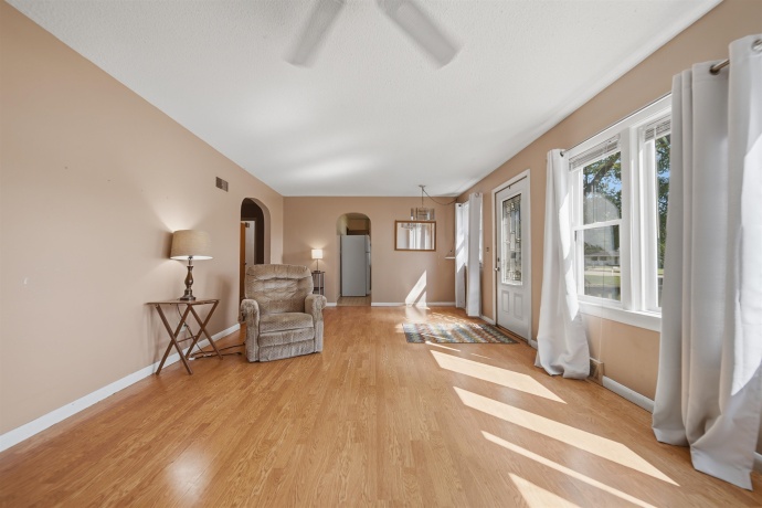 1009 Chicago, DIXON, Illinois 61021, 3 Bedrooms Bedrooms, ,1 BathroomBathrooms,House,For Sale,Chicago,202604119