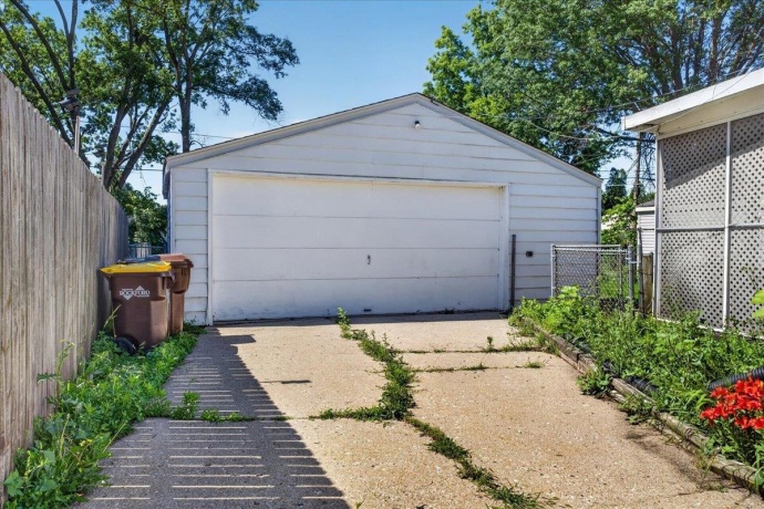 2724 Lawndale, ROCKFORD, Illinois 61101, 2 Bedrooms Bedrooms, ,1 BathroomBathrooms,House,For Sale,Lawndale,202604120