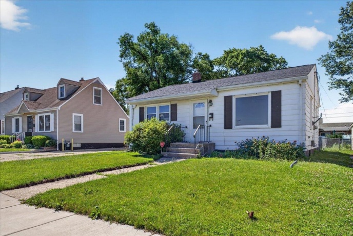 2724 Lawndale, ROCKFORD, Illinois 61101, 2 Bedrooms Bedrooms, ,1 BathroomBathrooms,House,For Sale,Lawndale,202604120