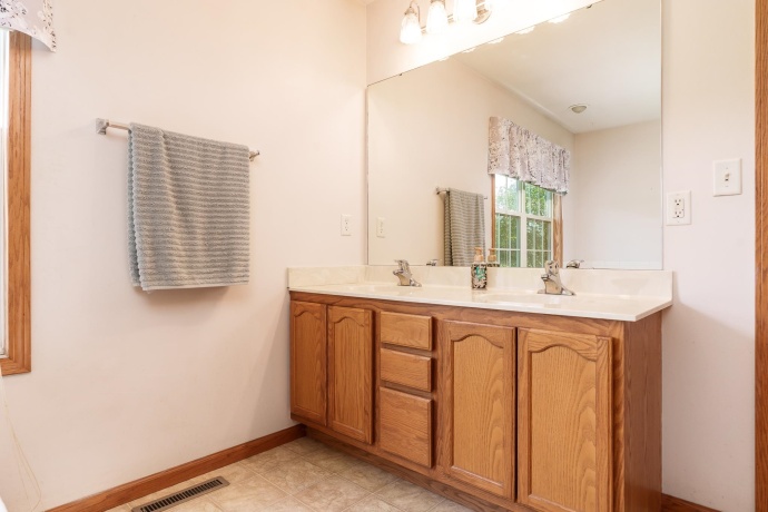 7423 Cunningham, ROCKFORD, Illinois 61102, 4 Bedrooms Bedrooms, ,3 BathroomsBathrooms,House,For Sale,Cunningham,202604121