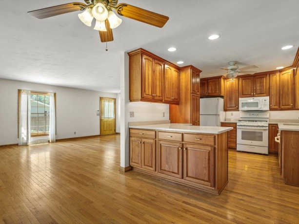 6211 Columbine, ROCKFORD, Illinois 61108, 4 Bedrooms Bedrooms, ,2 BathroomsBathrooms,House,For Sale,Columbine,202604127