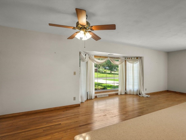 6211 Columbine, ROCKFORD, Illinois 61108, 4 Bedrooms Bedrooms, ,2 BathroomsBathrooms,House,For Sale,Columbine,202604127