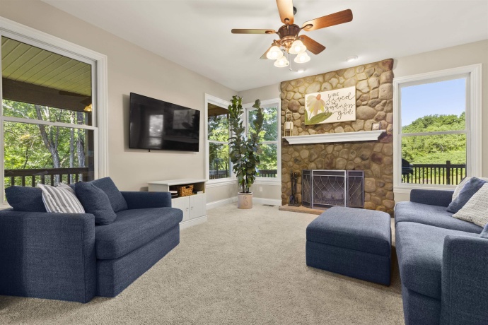 12810 SKYLINE, ROSCOE, Illinois 61073, 5 Bedrooms Bedrooms, ,3 BathroomsBathrooms,House,For Sale,SKYLINE,202604130