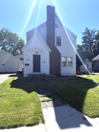 811 Burchard, FREEPORT, Illinois 61032, 3 Bedrooms Bedrooms, ,1 BathroomBathrooms,House,For Sale,Burchard,202604133