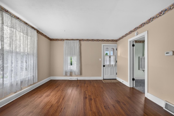 121 6TH, BYRON, Illinois 61010, 4 Bedrooms Bedrooms, ,1 BathroomBathrooms,House,For Sale,6TH,202604134