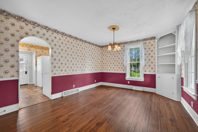 121 6TH, BYRON, Illinois 61010, 4 Bedrooms Bedrooms, ,1 BathroomBathrooms,House,For Sale,6TH,202604134