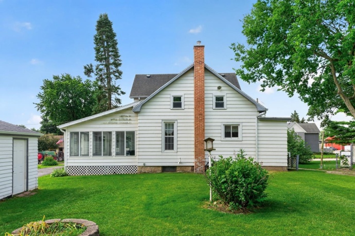 121 6TH, BYRON, Illinois 61010, 4 Bedrooms Bedrooms, ,1 BathroomBathrooms,House,For Sale,6TH,202604134