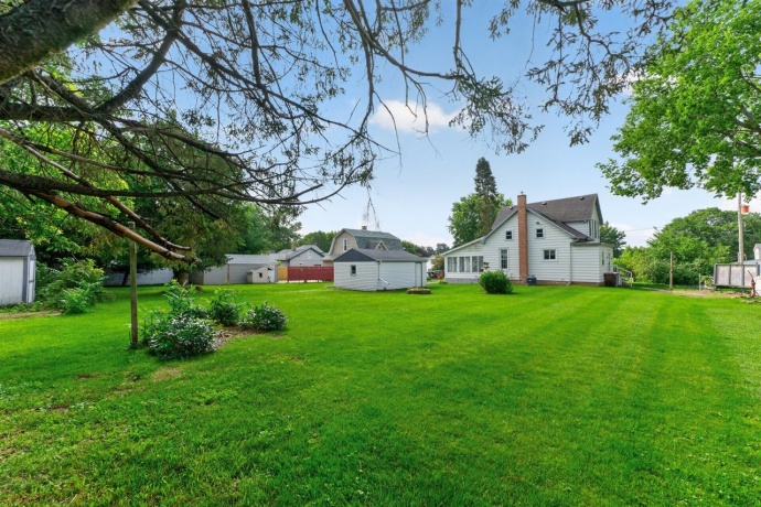 121 6TH, BYRON, Illinois 61010, 4 Bedrooms Bedrooms, ,1 BathroomBathrooms,House,For Sale,6TH,202604134