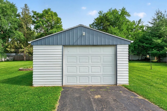 121 6TH, BYRON, Illinois 61010, 4 Bedrooms Bedrooms, ,1 BathroomBathrooms,House,For Sale,6TH,202604134