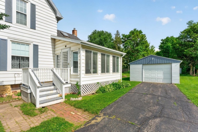 121 6TH, BYRON, Illinois 61010, 4 Bedrooms Bedrooms, ,1 BathroomBathrooms,House,For Sale,6TH,202604134