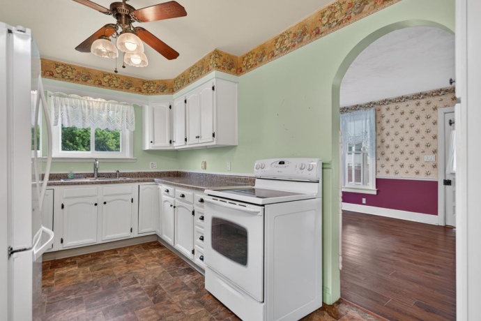 121 6TH, BYRON, Illinois 61010, 4 Bedrooms Bedrooms, ,1 BathroomBathrooms,House,For Sale,6TH,202604134