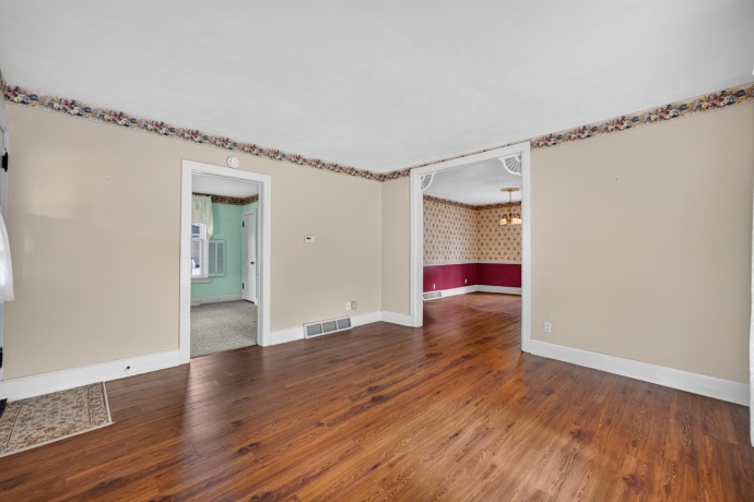 121 6TH, BYRON, Illinois 61010, 4 Bedrooms Bedrooms, ,1 BathroomBathrooms,House,For Sale,6TH,202604134