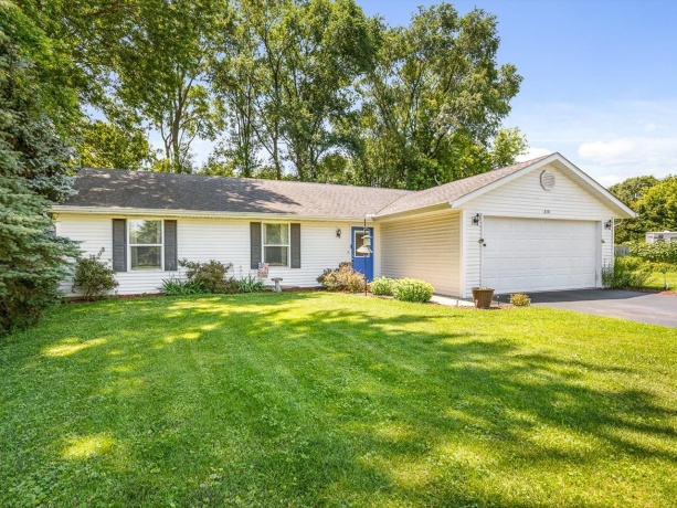 210 Pacific, DAVIS JUNCTION, Illinois 61020, 3 Bedrooms Bedrooms, ,2 BathroomsBathrooms,House,For Sale,Pacific,202604138