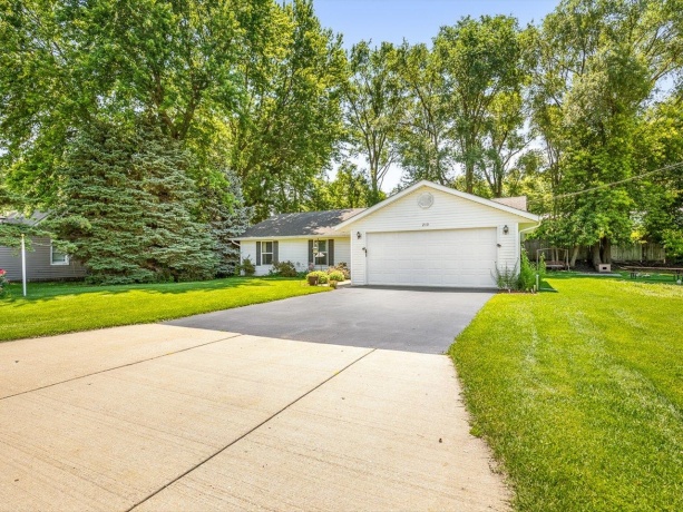 210 Pacific, DAVIS JUNCTION, Illinois 61020, 3 Bedrooms Bedrooms, ,2 BathroomsBathrooms,House,For Sale,Pacific,202604138