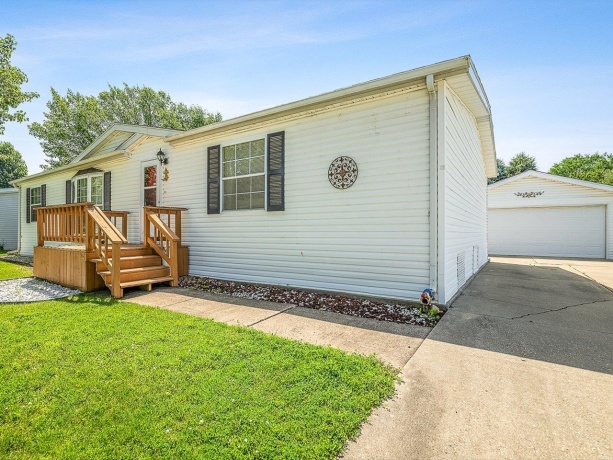 5409 Ebonywood, ROSCOE, Illinois 61073, 3 Bedrooms Bedrooms, ,2 BathroomsBathrooms,House,For Sale,Ebonywood,202604139