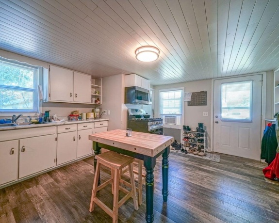 1009 4th, OREGON, Illinois 61061, 2 Bedrooms Bedrooms, ,1 BathroomBathrooms,House,For Sale,4th,202604141