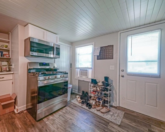 1009 4th, OREGON, Illinois 61061, 2 Bedrooms Bedrooms, ,1 BathroomBathrooms,House,For Sale,4th,202604141