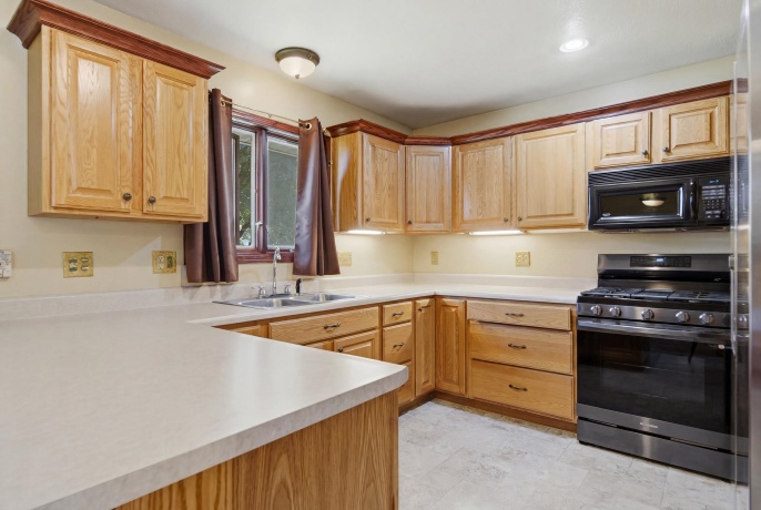 2004 4th, DIXON, Illinois 61021, 5 Bedrooms Bedrooms, ,2 BathroomsBathrooms,House,For Sale,4th,202604146