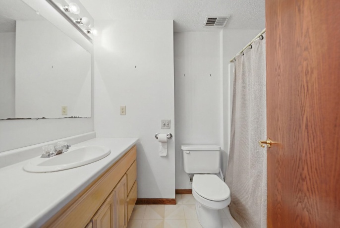 2004 4th, DIXON, Illinois 61021, 5 Bedrooms Bedrooms, ,2 BathroomsBathrooms,House,For Sale,4th,202604146