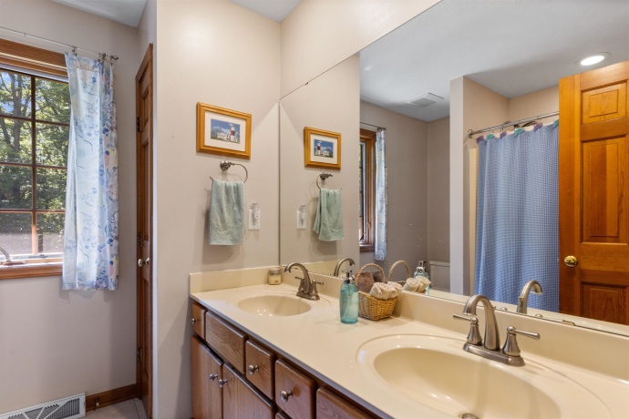 10959 Hamborg, ROSCOE, Illinois 61073, 5 Bedrooms Bedrooms, ,3 BathroomsBathrooms,House,For Sale,Hamborg,202604147