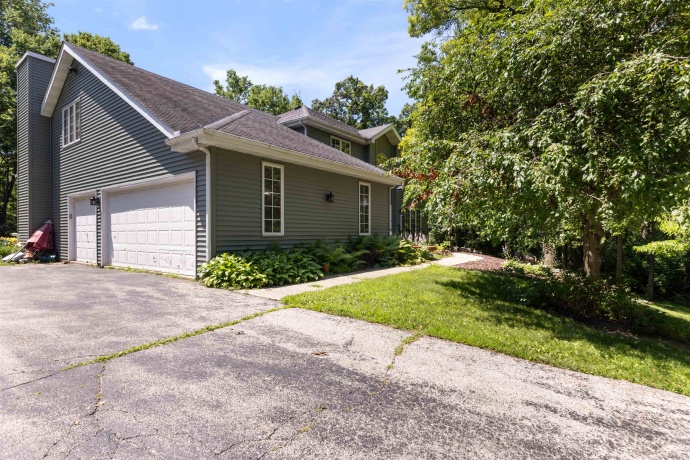 10959 Hamborg, ROSCOE, Illinois 61073, 5 Bedrooms Bedrooms, ,3 BathroomsBathrooms,House,For Sale,Hamborg,202604147