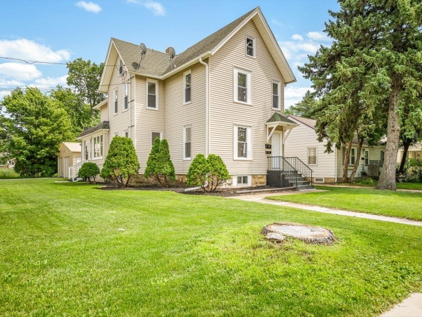 2104 4th, ROCKFORD, Illinois 61104, ,2 Units,For Sale,4th,202604150