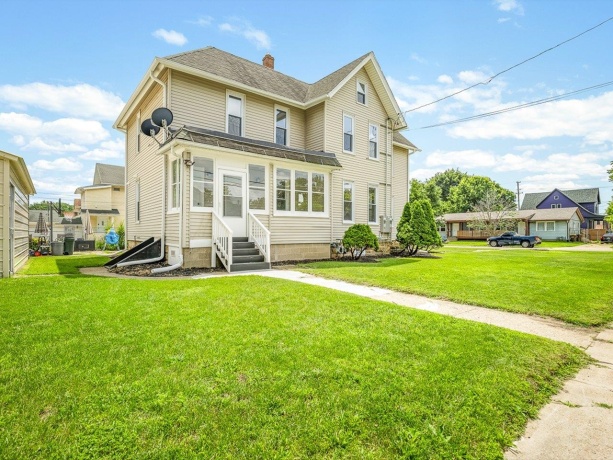 2104 4th, ROCKFORD, Illinois 61104, ,2 Units,For Sale,4th,202604150