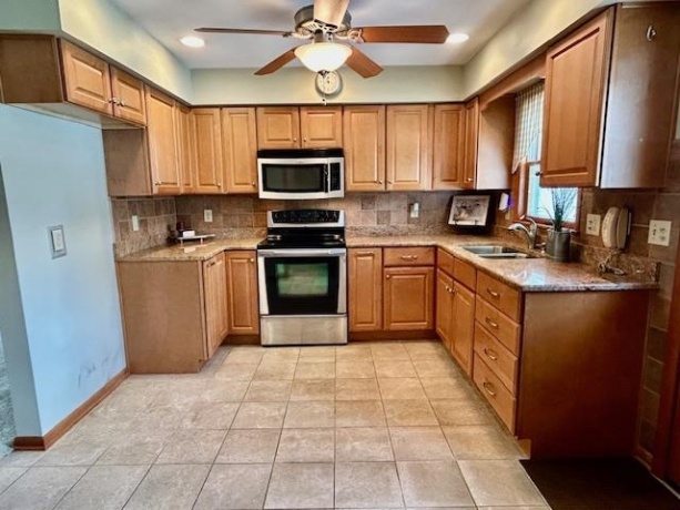 422 8th, BELVIDERE, Illinois 61008, 3 Bedrooms Bedrooms, ,1 BathroomBathrooms,House,For Sale,8th,202604153