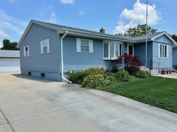 422 8th, BELVIDERE, Illinois 61008, 3 Bedrooms Bedrooms, ,1 BathroomBathrooms,House,For Sale,8th,202604153