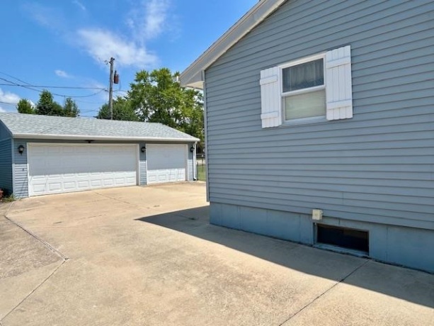 422 8th, BELVIDERE, Illinois 61008, 3 Bedrooms Bedrooms, ,1 BathroomBathrooms,House,For Sale,8th,202604153