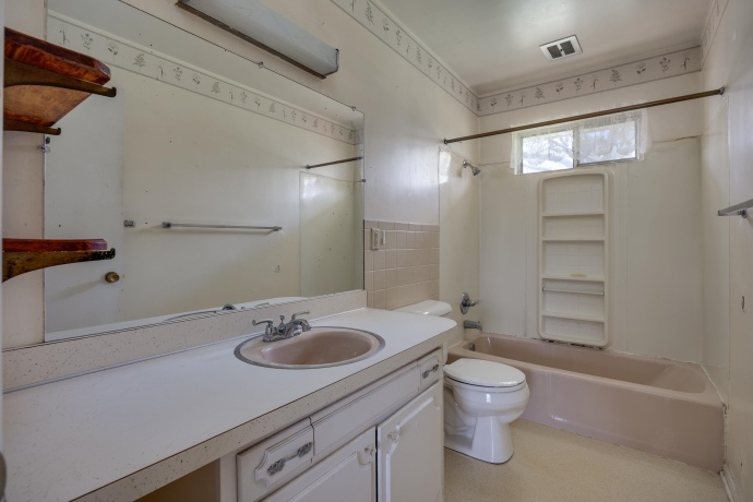 1712 Manchester, SOUTH BELOIT, Illinois 61080, ,3 - 4 Units,For Sale,Manchester,202602080