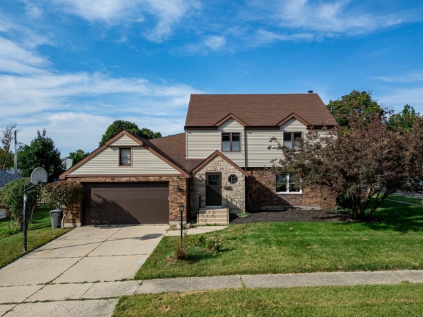 1300 Wolff Aven, ELGIN, Illinois 60123, 4 Bedrooms Bedrooms, ,2 BathroomsBathrooms,House,For Sale,Wolff Aven,202604157