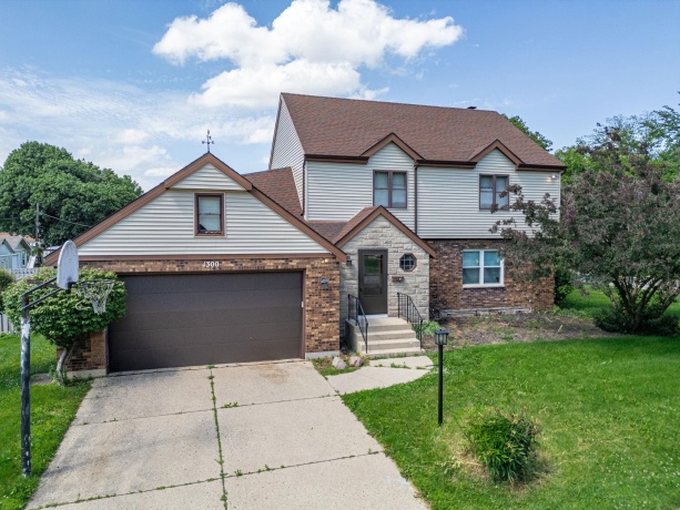 1300 Wolff Aven, ELGIN, Illinois 60123, 4 Bedrooms Bedrooms, ,2 BathroomsBathrooms,House,For Sale,Wolff Aven,202604157