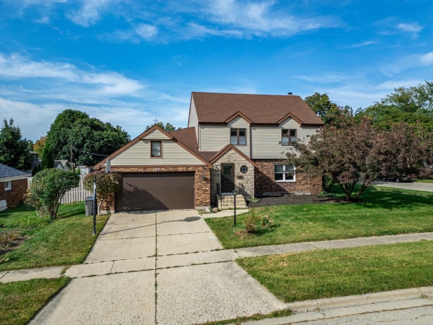 1300 Wolff Aven, ELGIN, Illinois 60123, 4 Bedrooms Bedrooms, ,2 BathroomsBathrooms,House,For Sale,Wolff Aven,202604157