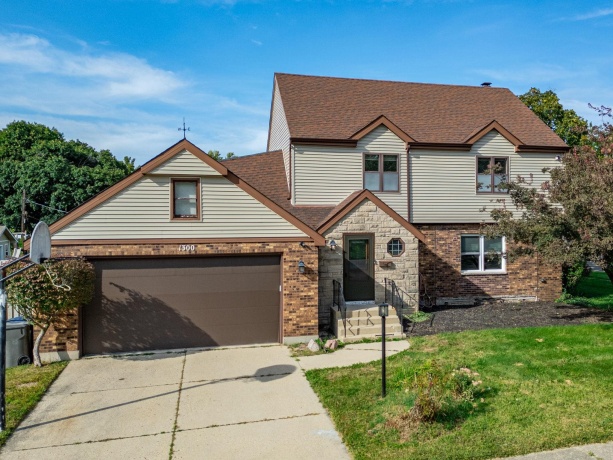 1300 Wolff Aven, ELGIN, Illinois 60123, 4 Bedrooms Bedrooms, ,2 BathroomsBathrooms,House,For Sale,Wolff Aven,202604157